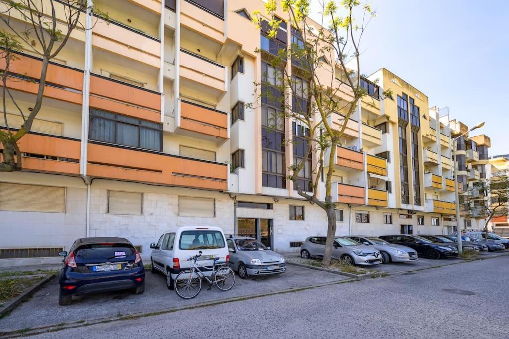 Cozy Apartment Near The Beach In Costa De Caparica Exterior foto